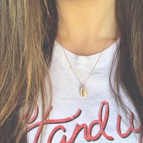 Cowrie shell necklace - Picture 2 of 2